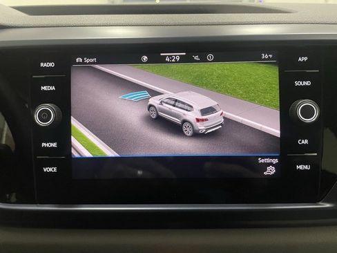 Certified 2022 Volkswagen Taos SE w/ Panoramic Sunroof Package image 18