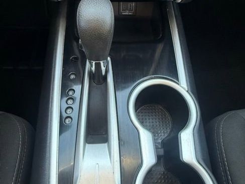 Used 2020 Nissan Pathfinder S image 22