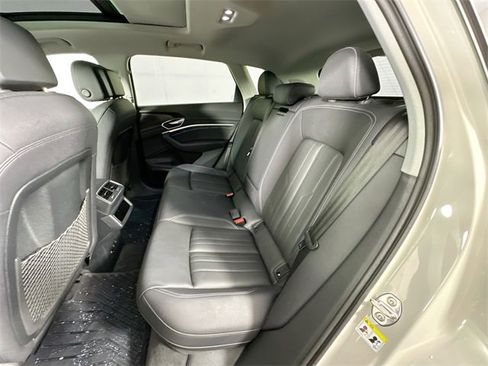 Used 2022 Audi e-tron Premium Plus image 27