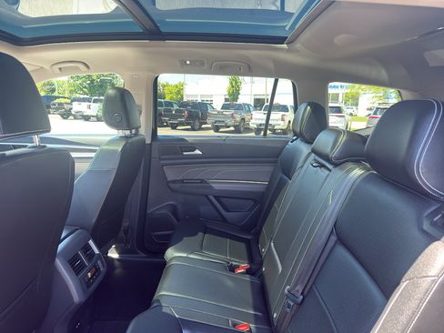 Used 2023 Volkswagen Atlas SE AWD/4WD image 34