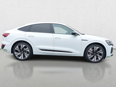 Used 2024 Audi Q8 e-tron Prestige w/ Prestige Package AWD/4WD image 4