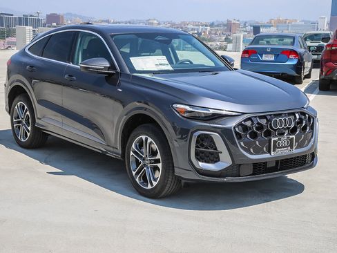 Used 2025 Audi Q5 Premium Plus w/ Premium Plus AWD/4WD image 3