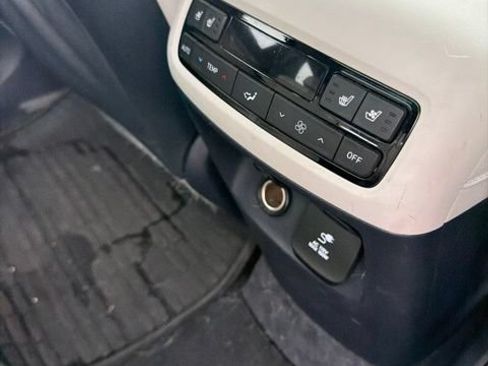 Used 2021 Hyundai Palisade Limited AWD/4WD image 16