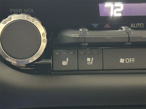 Used 2024 Toyota Tundra Platinum image 35