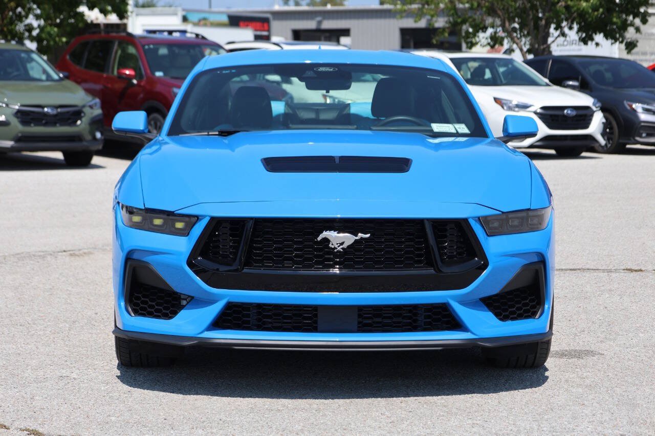 Used 2025 Ford Mustang Coupe RWD image 6