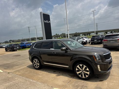 Used 2022 Kia Telluride EX w/ EX Premium Package FWD image 12