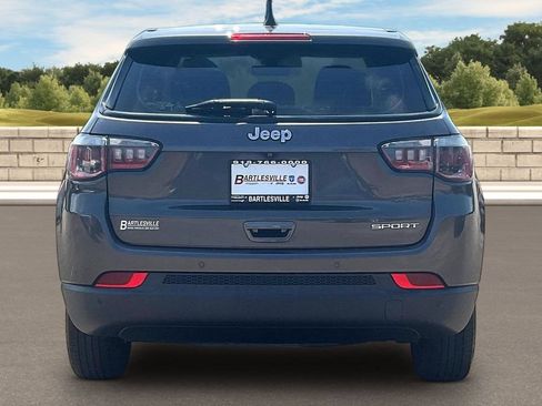 Used 2018 Jeep Compass Sport w/ Tech Group FWD image 4