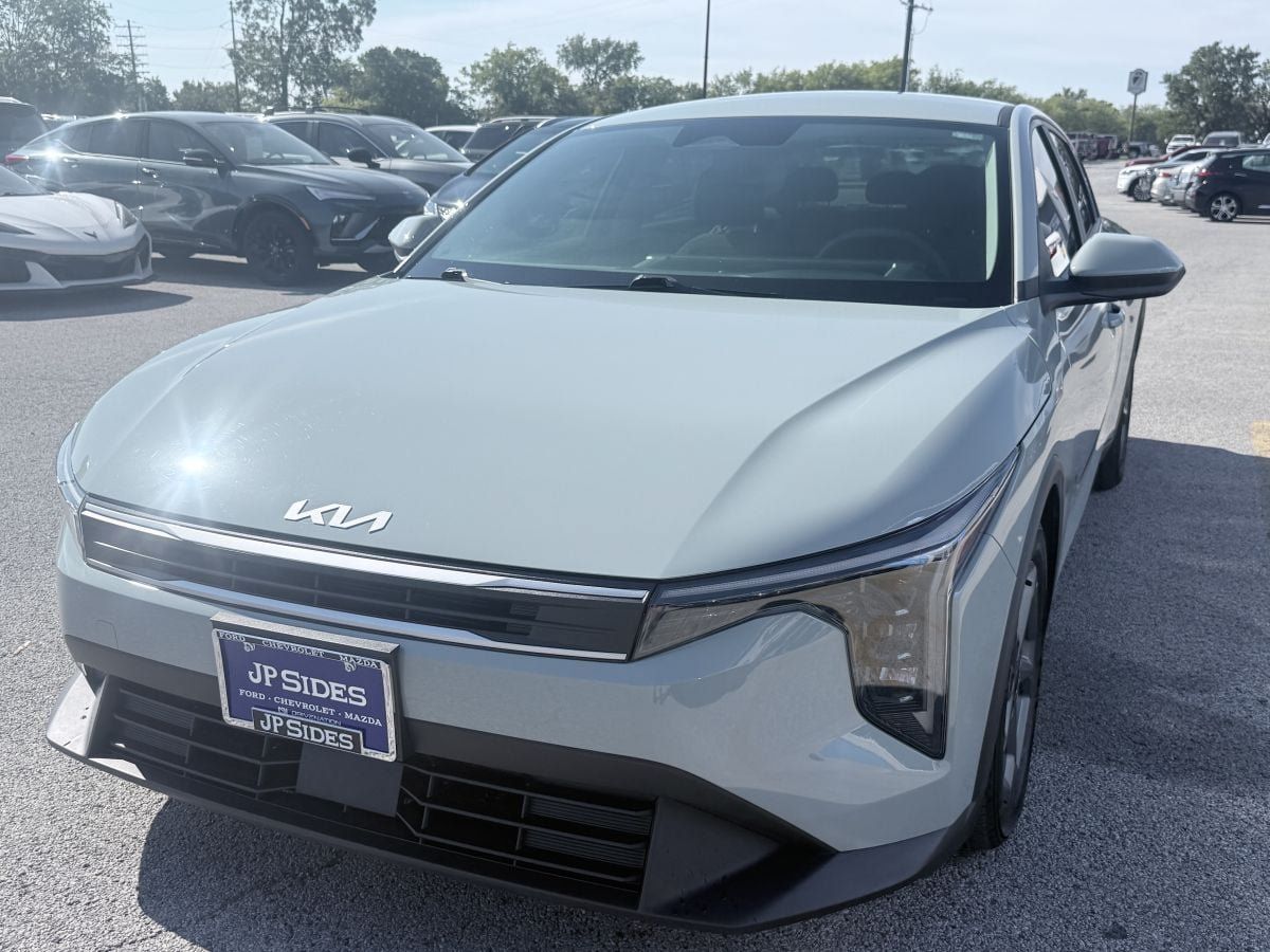 Used 2025 Kia K4 FWD image 1