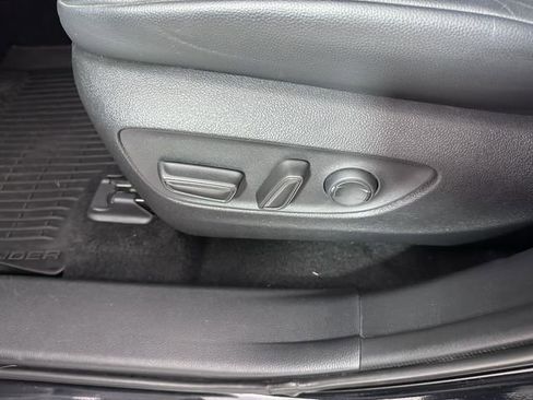 Used 2021 Toyota Highlander XLE AWD/4WD image 23