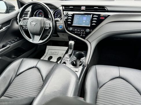 Used 2019 Toyota Camry SE FWD image 12