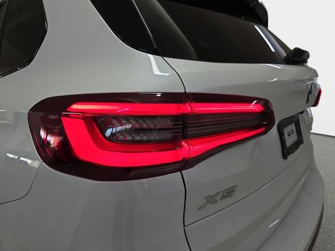 Used 2022 BMW X5 xDrive40i w/ M Sport Package AWD/4WD image 33