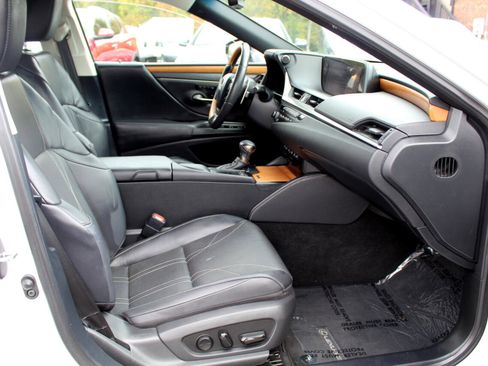 Used 2020 Lexus ES 350 w/ Luxury Package image 11