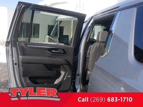 New 2026 Chevrolet Suburban Premier w/ Sun And Tow Package AWD/4WD image 19