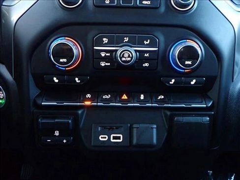 Used 2022 Chevrolet Silverado 1500 LT w/ Convenience Package II image 17