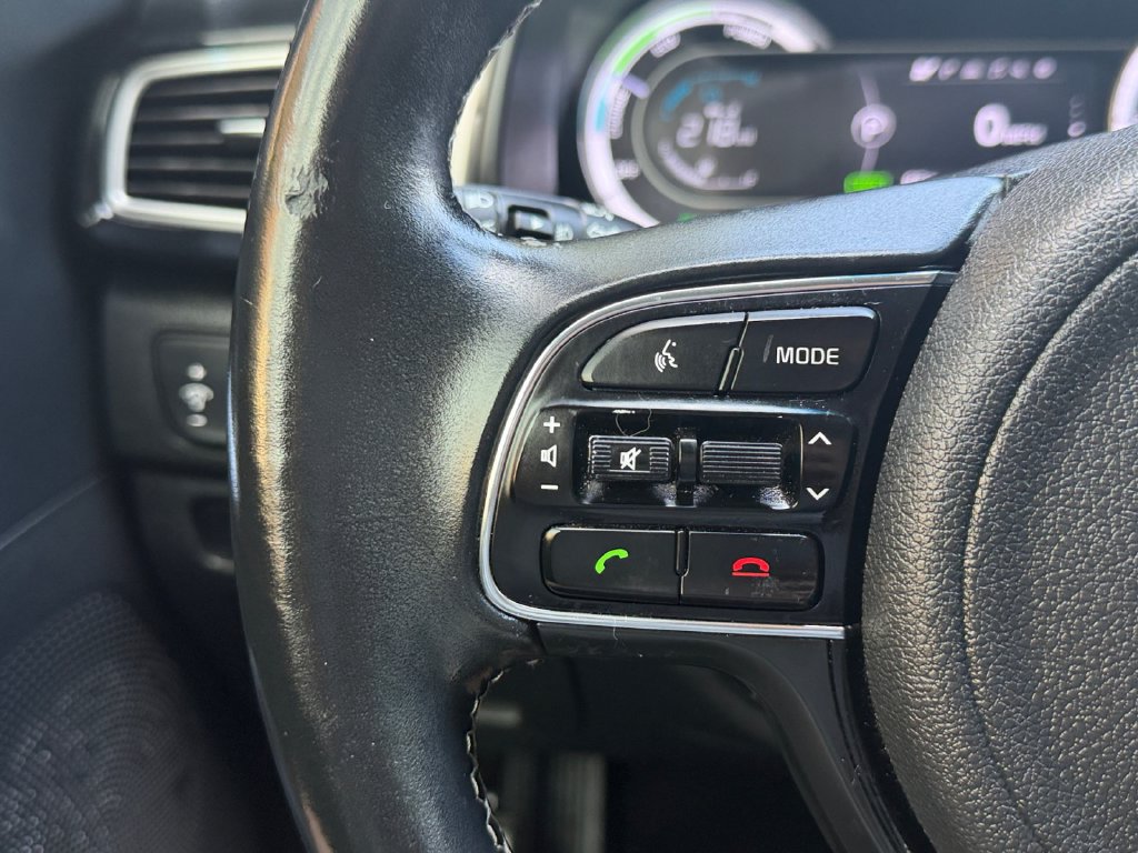 Used 2018 Kia Niro Touring FWD image 23