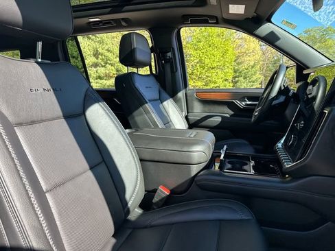 Used 2025 GMC Yukon XL Denali w/ Sun & Power Step Package AWD/4WD image 19