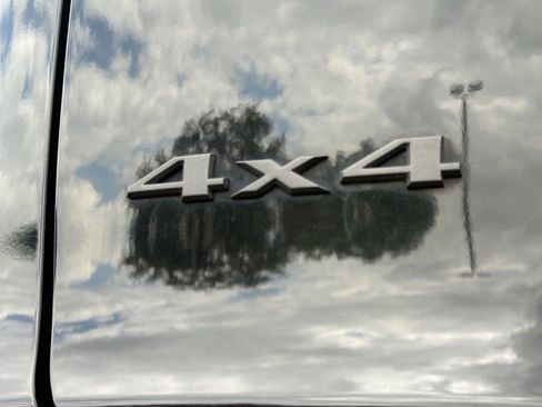 Used 2019 Jeep Cherokee Trailhawk w/ Cold Weather Group image 11