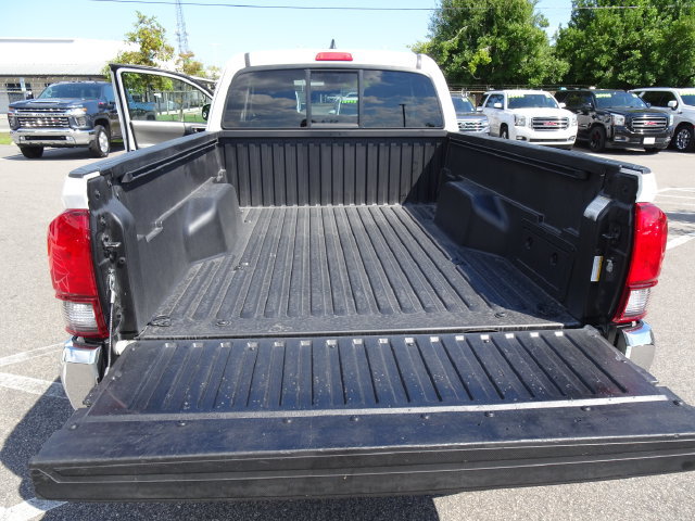 Used 2018 Toyota Tacoma SR5 AWD/4WD image 25