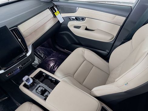 New 2026 Volvo XC90 T8 Plus w/ Protection Package Premier image 24