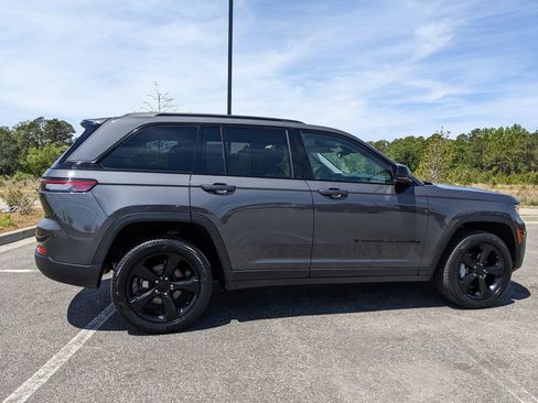 Certified 2024 Jeep Grand Cherokee Limited w/ Black Appearance Package image 22