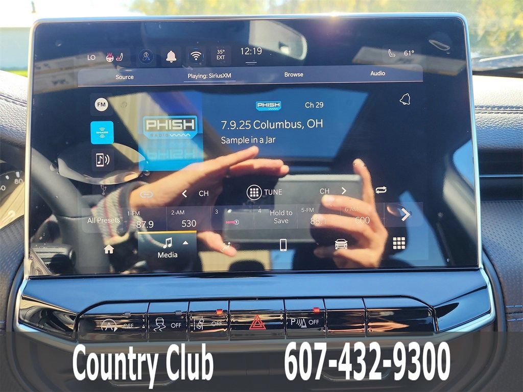 New 2025 Jeep Compass Limited w/ Sun & Sound Group AWD/4WD image 17
