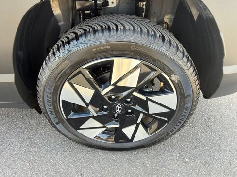 Used 2024 Hyundai Kona SEL AWD/4WD image 19