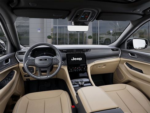 New 2025 Jeep Grand Cherokee Limited image 14