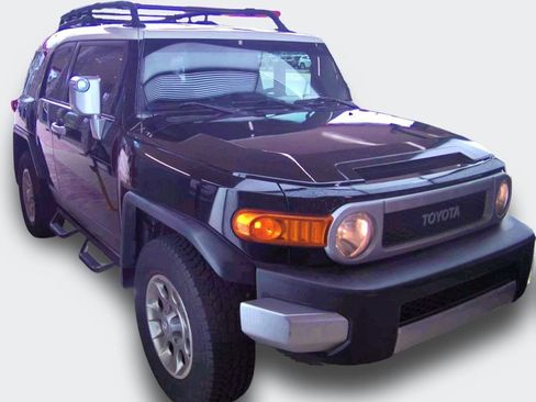 Used 2012 Toyota FJ Cruiser 4WD w/ Upgrade Pkg image 2