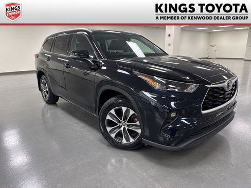 Certified 2022 Toyota Highlander XLE image 1
