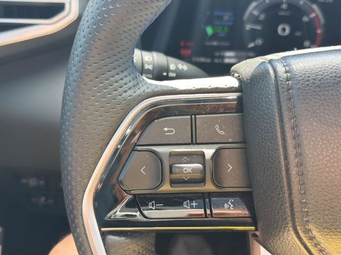 Used 2025 Toyota Tundra Platinum AWD/4WD image 34