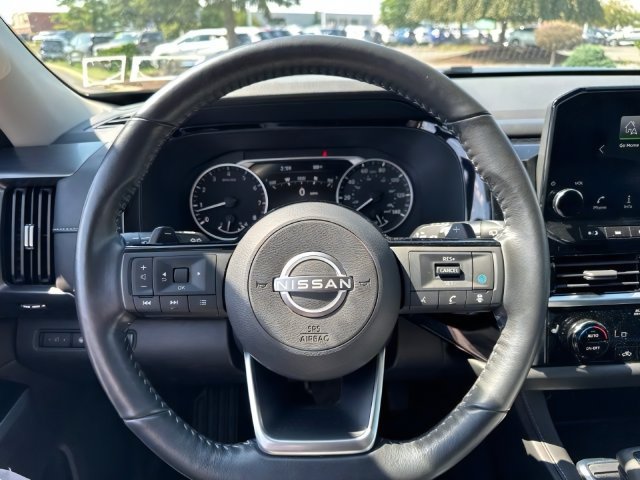 Used 2023 Nissan Pathfinder SL AWD/4WD image 36