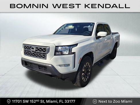 Used 2022 Nissan Frontier SV image 2