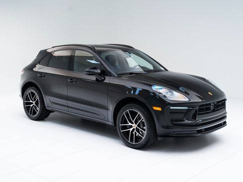 Certified 2026 Porsche Macan AWD/4WD image 7