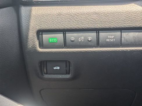 Used 2024 Nissan Sentra SV FWD image 24