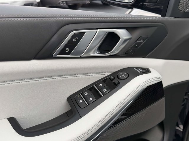 Used 2026 BMW X5 xDrive40i w/ M Sport Package AWD/4WD image 19