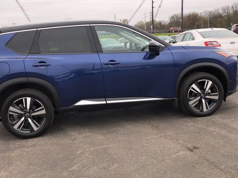 Used 2023 Nissan Rogue SL w/ SL Premium Package image 9