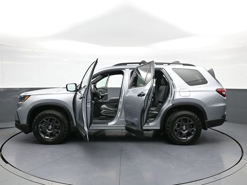 Certified 2025 Honda Pilot TrailSport image 45