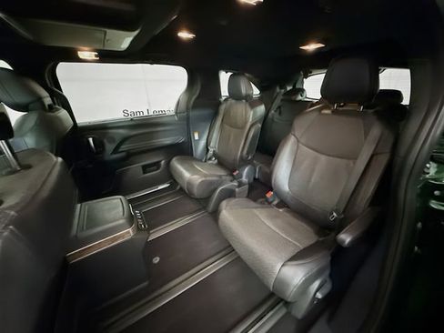 Used 2025 Toyota Sienna Platinum AWD/4WD image 26