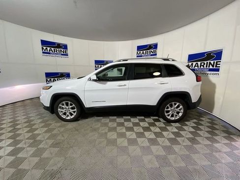 Used 2018 Jeep Cherokee Latitude FWD image 13