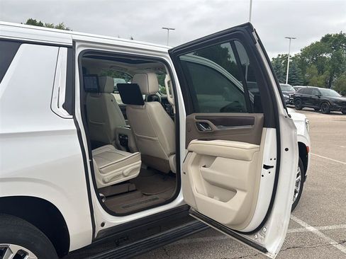 Used 2021 GMC Yukon XL Denali w/ Denali Premium Package AWD/4WD image 23