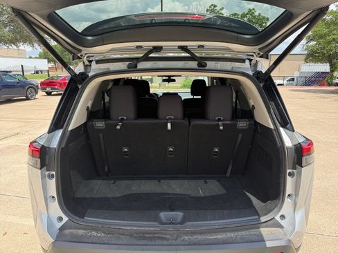 Used 2025 Nissan Pathfinder SV AWD/4WD image 33