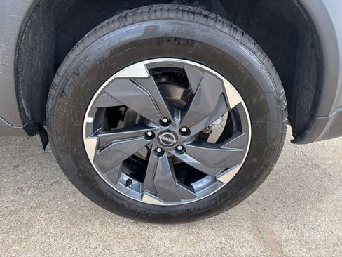 Used 2025 Nissan Rogue SV FWD image 32