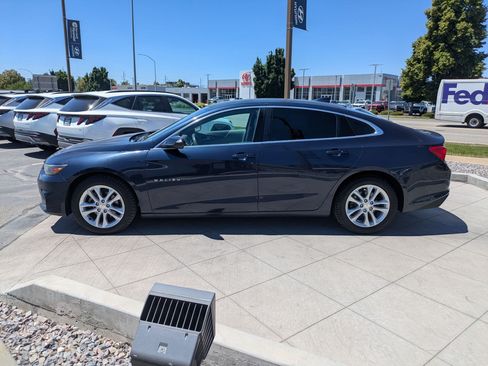 Used 2017 Chevrolet Malibu LT FWD image 9