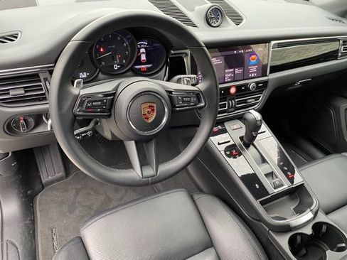 Certified 2024 Porsche Macan image 8