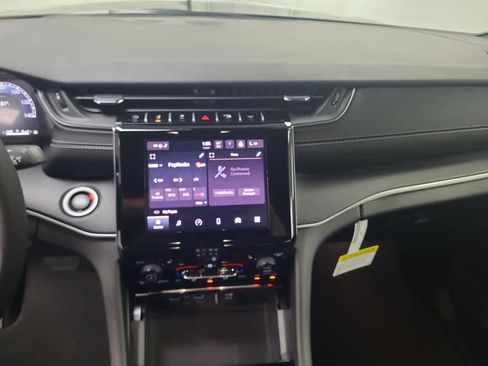 New 2025 Jeep Grand Cherokee Laredo w/ Luxury Tech Group I image 10