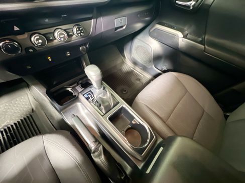 Used 2019 Toyota Tacoma TRD Sport image 26