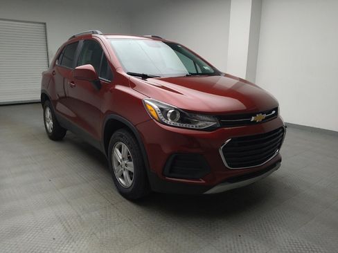 Used 2022 Chevrolet Trax LT w/ LT Convenience Package image 13