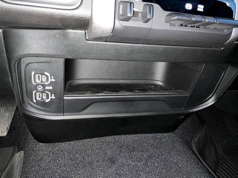 Used 2024 RAM 3500 Tradesman w/ Chrome Appearance Group image 28