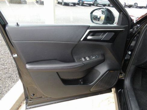 New 2025 Mitsubishi Outlander SE image 19