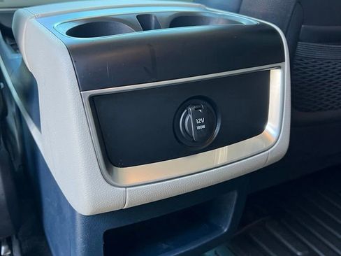Used 2025 Kia Carnival EX FWD image 18
